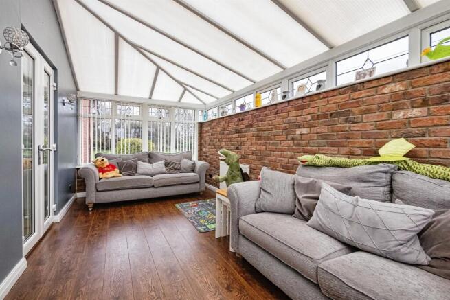 4 bed Detached for sale Image 6