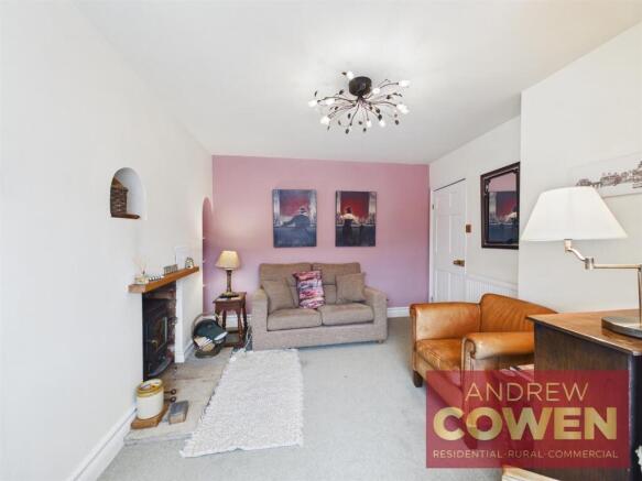 4 bed Semi-Detached for sale Image 11