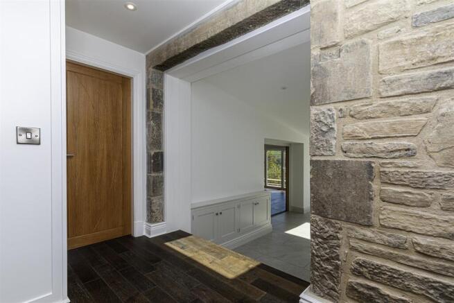 5 bed Detached for sale Image 6