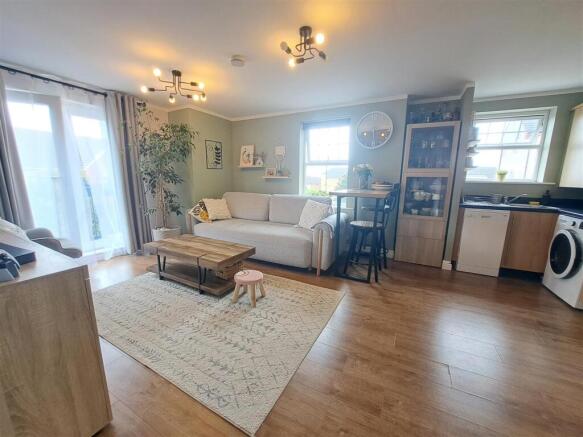 Open Plan Living Room/Kitchen