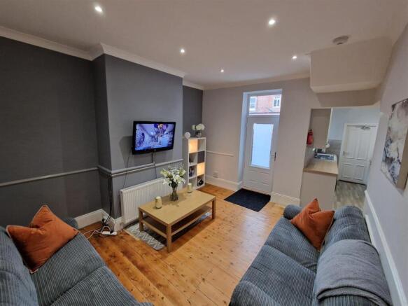 43 Living Room .jpg