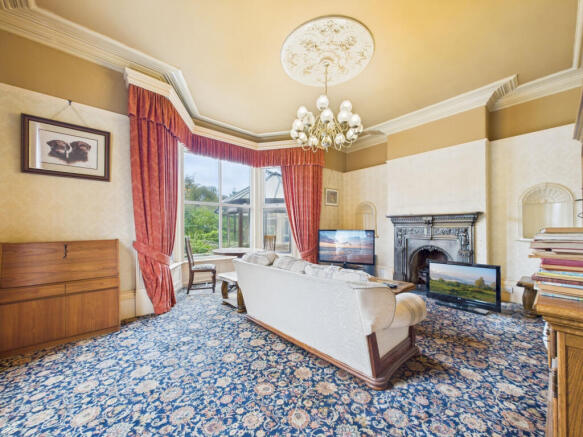 6 bed Detached for sale Image 7