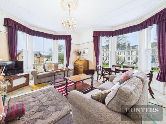 5 bed Town House for sale Image 5