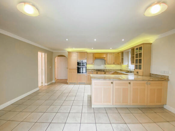Kitchen / Breakfa...