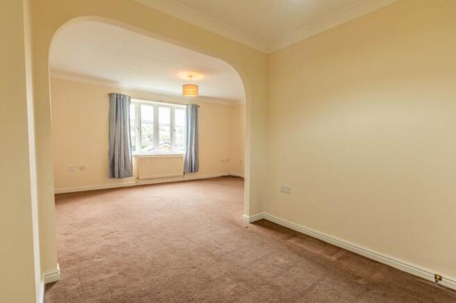 3 bed House for sale Image 4