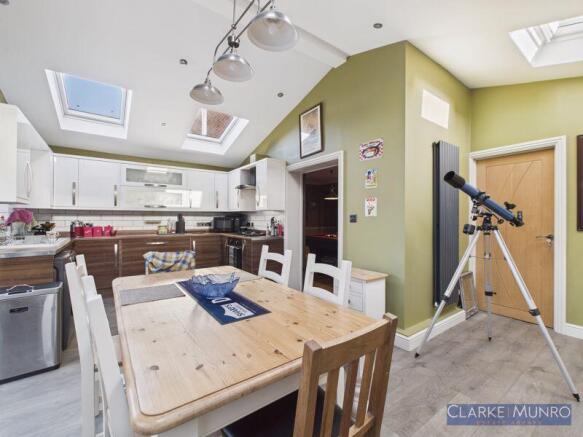 4 bed Semi-Detached for sale Image 7