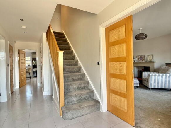 5 bed Detached for sale Image 12