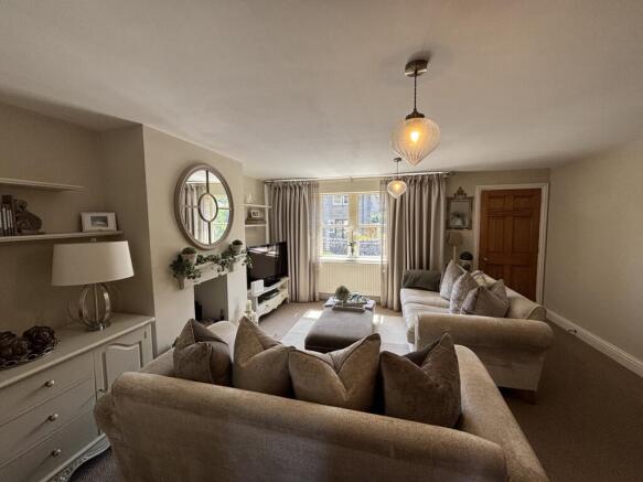 4 bed Detached for sale Image 5