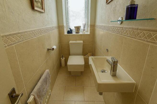 4 bed Detached for sale Image 9