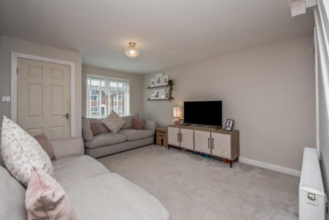 Kingsley Drive, Birkenshaw, Bradford, West Yorkshire, BD11 photo 3