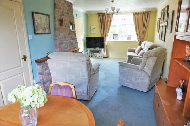 Lounge/Dining Room