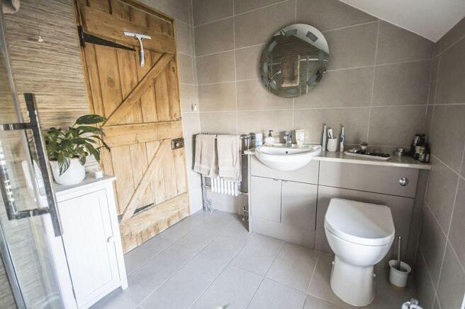 SHOWER ROOM 1