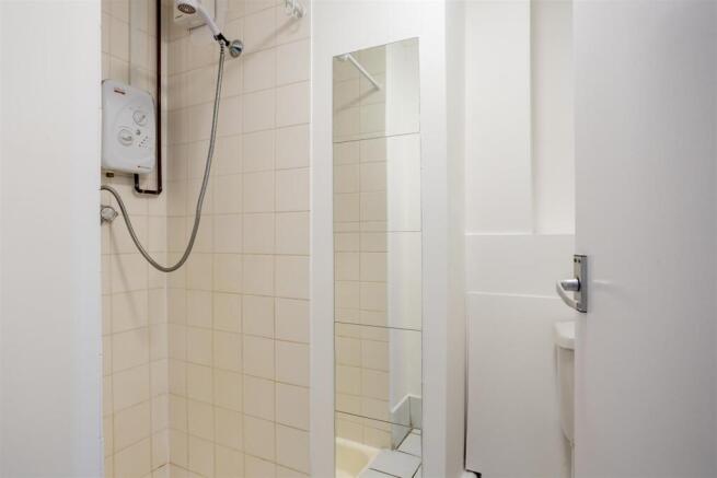 1 bed Ground Flat to rent Image 9
