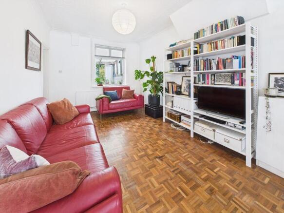 LOUNGE / DINING ROOM