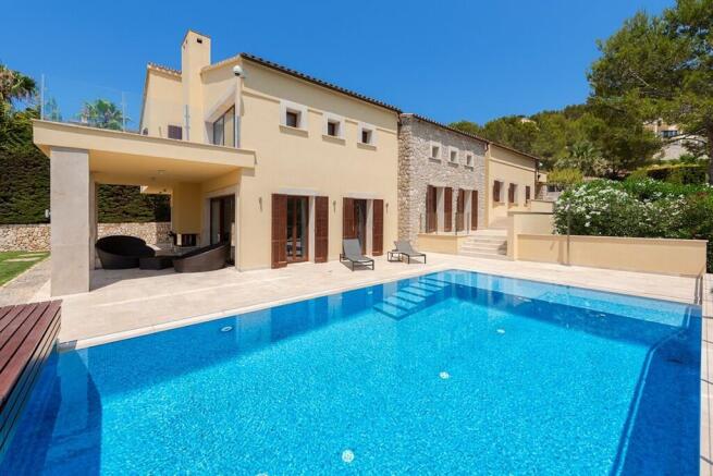 Pool and Exterior (2
