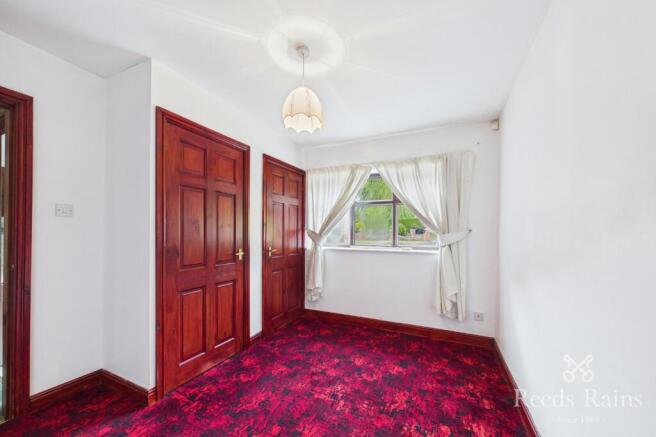 4 bed Detached for sale Image 9