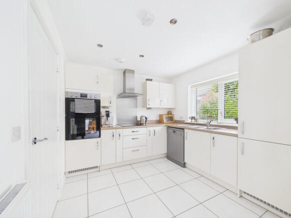 4 bed Detached for sale Image 10