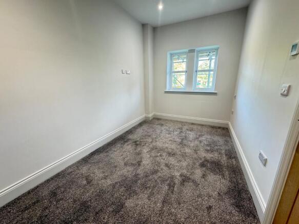 4 bed Semi-Detached to rent Image 12