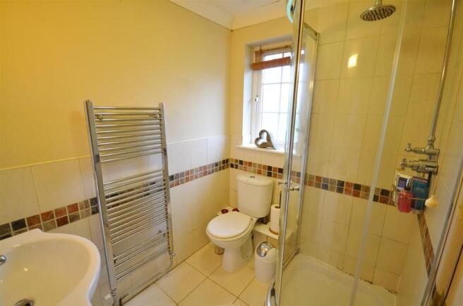EN-SUITE SHOWER ROOM