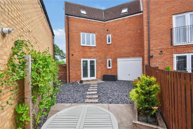 3 bed Town House for sale Image 8