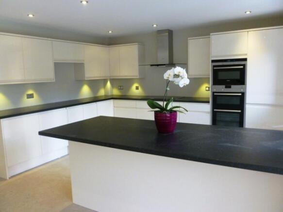 INDIVIDUALLY DESIGNED KITCHEN: