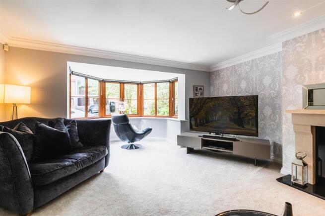 5 bed Detached for sale Image 10