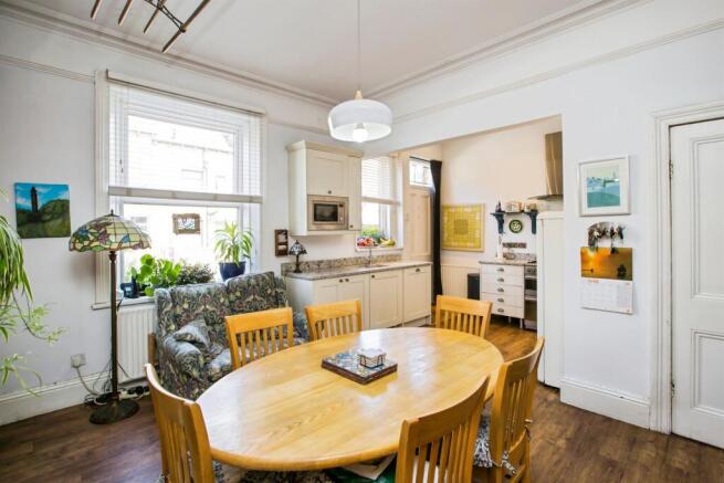 5 bed Terraced for sale Image 5