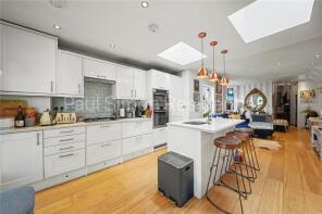 27, Frobisher Road, Hornsey, London N8 0QT