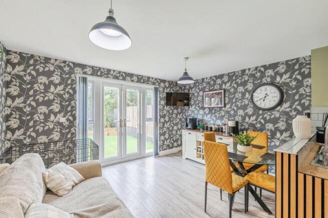 4 bed Terraced for sale Image 2