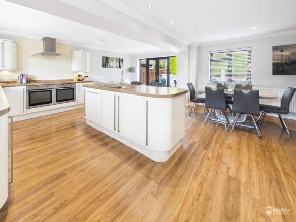 Kitchen Breakfast Room (3).jpg
