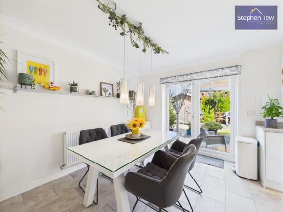 Kitchen/ Dining Room