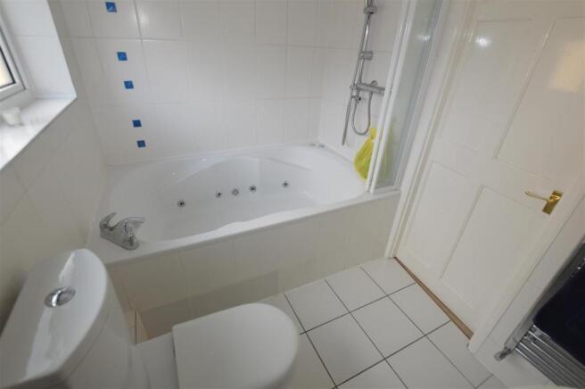 En-Suite Bathroom