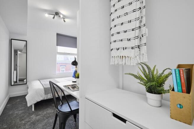 6 bed House to rent Image 8