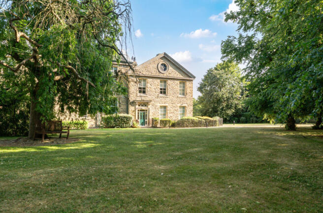 2 bed Flat for sale Image 4