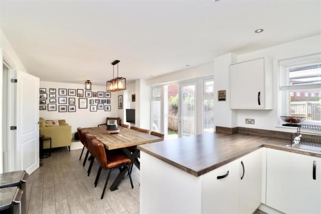 4 bed Detached for sale Image 4