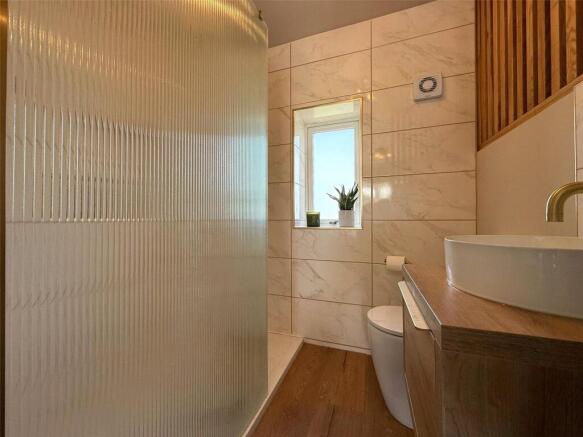 4 bed Semi-Detached to rent Image 12