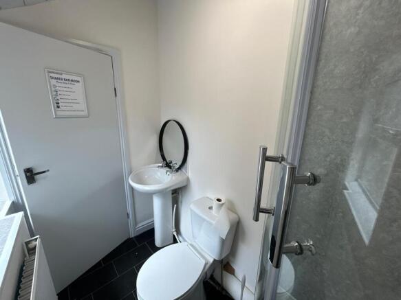 1 bed House Share to rent Image 7