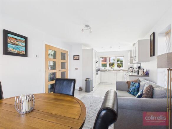 4 bed Detached for sale Image 8