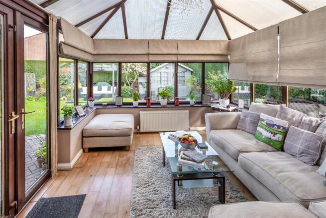 4 bed Bungalow for sale Image 5