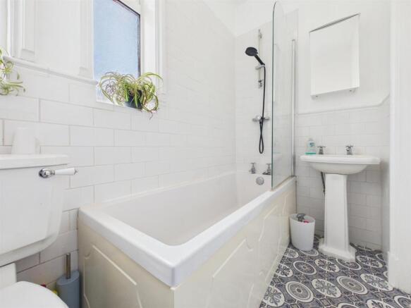 2 bed Flat for sale Image 7
