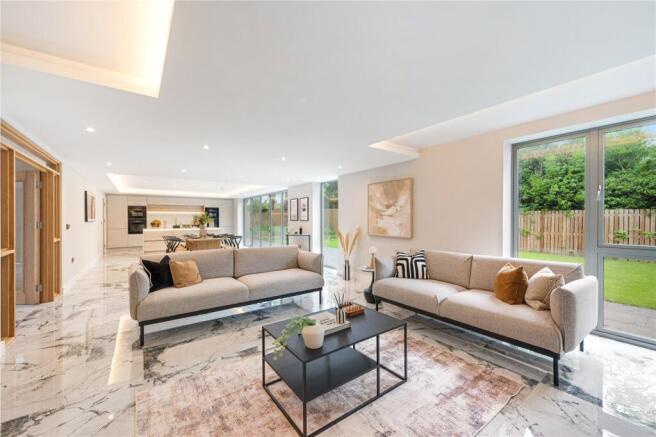 6 bed Detached for sale Image 10