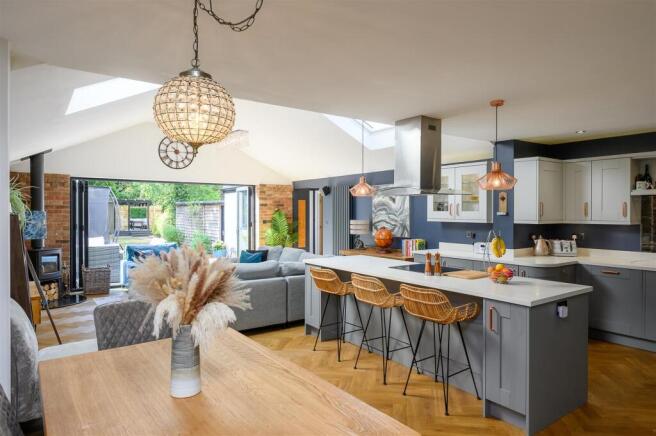 OPEN PLAN KITCHEN