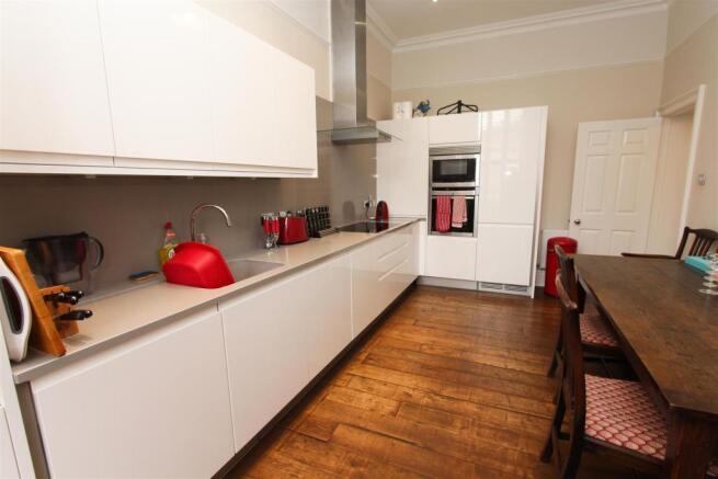 KITCHEN 2.jpg