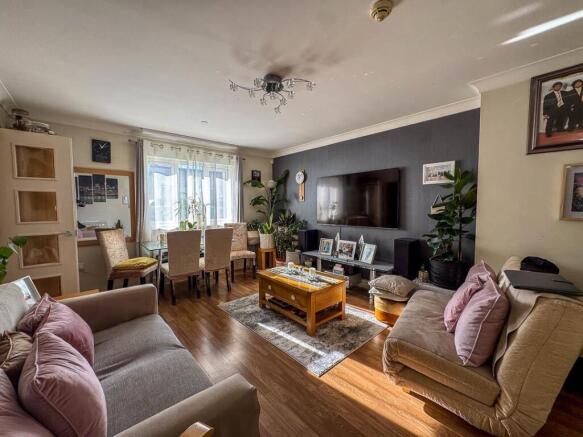 13 St Ninians Court (6).jpg