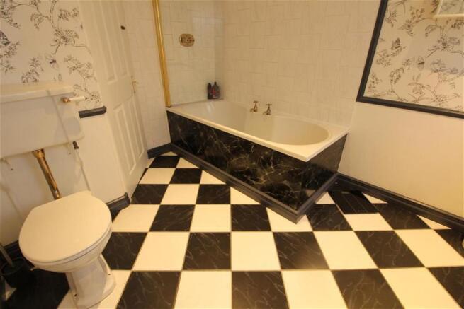 bathroom suite 