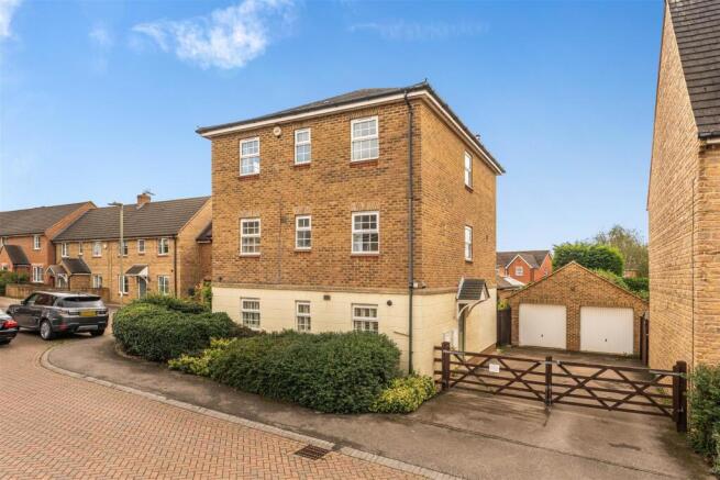 49 Ashmead Road, Banbury-2.jpg