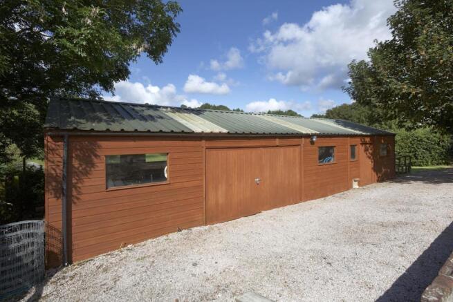 Workshop/Garaging