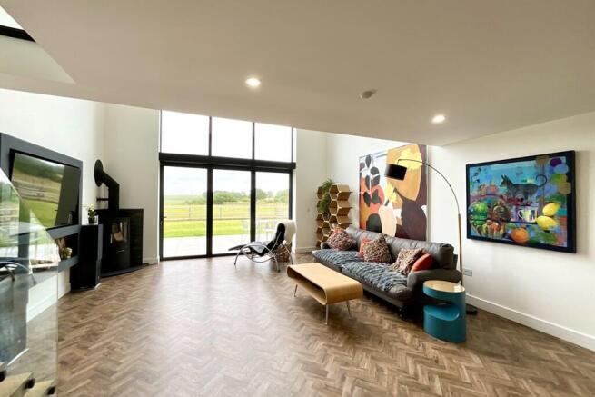 4 bed Bungalow for sale Image 6