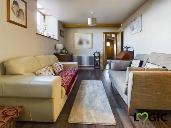 3 bed Semi-Detached to rent Image 8