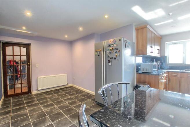 4 bed Semi-Detached for sale Image 9